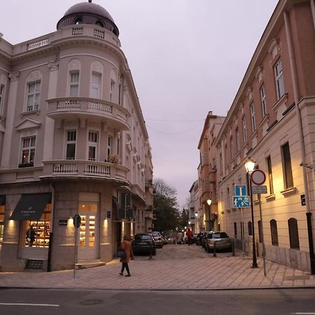 Petars Apartment Belgrado Buitenkant foto